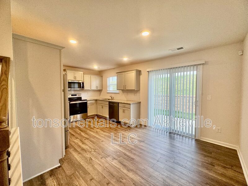 Welcome to this beautiful 3 bedroom, 2.5 bathroom townhome located in Arden, NC. property image