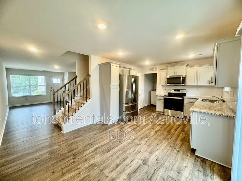Welcome to this beautiful 3 bedroom, 2.5 bathroom townhome located in Arden, NC. property image
