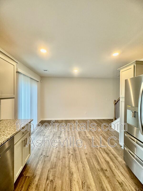 Welcome to this beautiful 3 bedroom, 2.5 bathroom townhome located in Arden, NC. property image