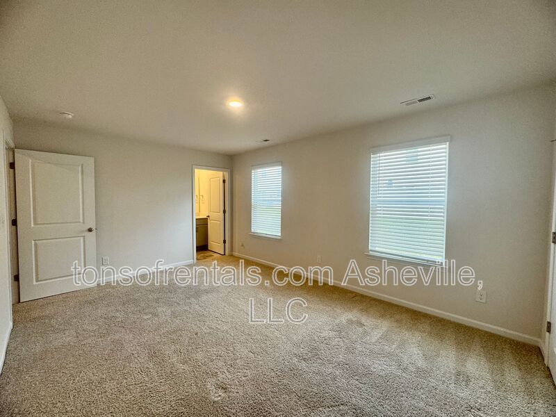 Welcome to this beautiful 3 bedroom, 2.5 bathroom townhome located in Arden, NC. property image