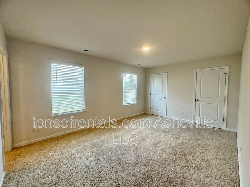 Welcome to this beautiful 3 bedroom, 2.5 bathroom townhome located in Arden, NC. property image
