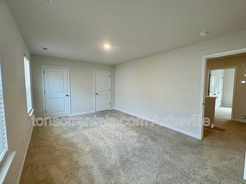 Welcome to this beautiful 3 bedroom, 2.5 bathroom townhome located in Arden, NC. property image