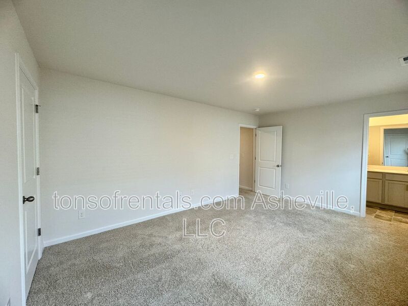 Welcome to this beautiful 3 bedroom, 2.5 bathroom townhome located in Arden, NC. property image