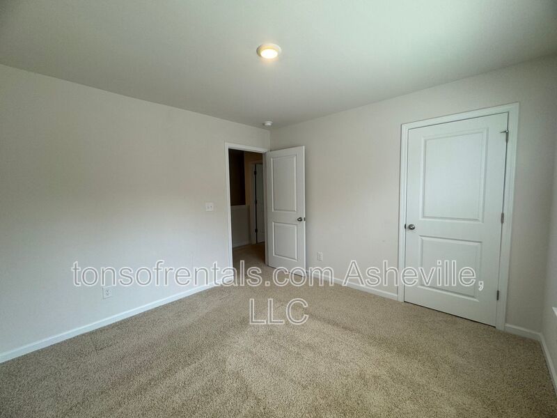 Welcome to this beautiful 3 bedroom, 2.5 bathroom townhome located in Arden, NC. property image