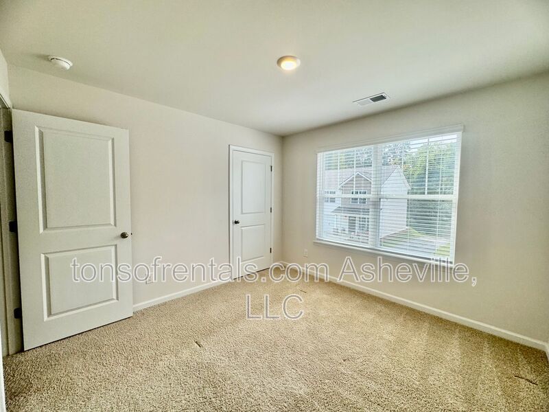 Welcome to this beautiful 3 bedroom, 2.5 bathroom townhome located in Arden, NC. property image