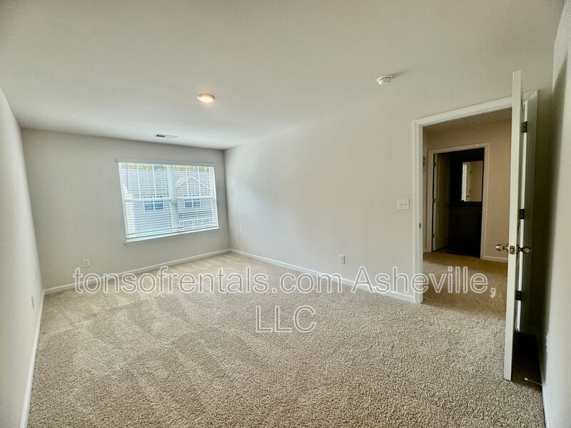 Welcome to this beautiful 3 bedroom, 2.5 bathroom townhome located in Arden, NC. property image