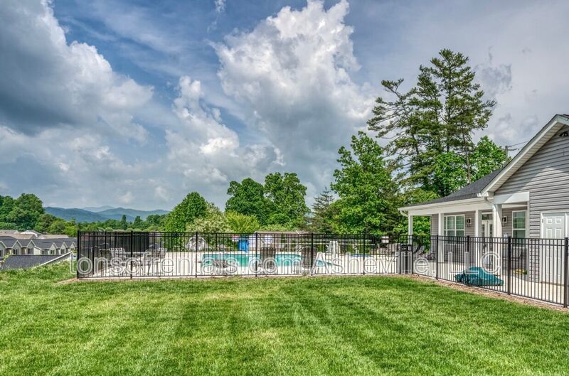 Welcome to this beautiful 3 bedroom, 2.5 bathroom townhome located in Arden, NC. property image