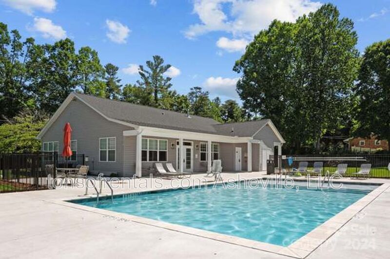 Welcome to this beautiful 3 bedroom, 2.5 bathroom townhome located in Arden, NC. property image