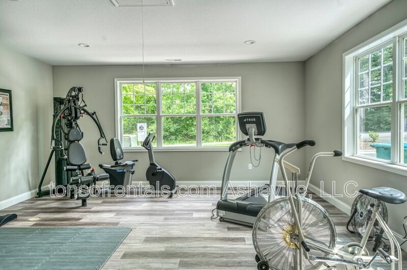 Welcome to this beautiful 3 bedroom, 2.5 bathroom townhome located in Arden, NC. property image