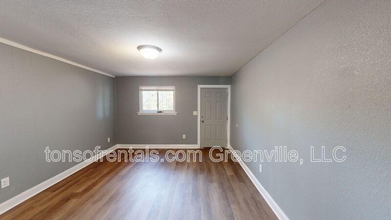 Cute 2 bedroom, 1 bath apartment in Duncan Park property image