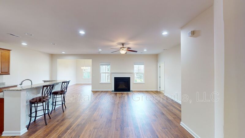 Spacious home in great location of Simpsonville! property image