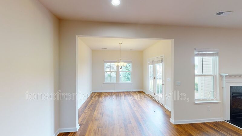 Spacious home in great location of Simpsonville! property image