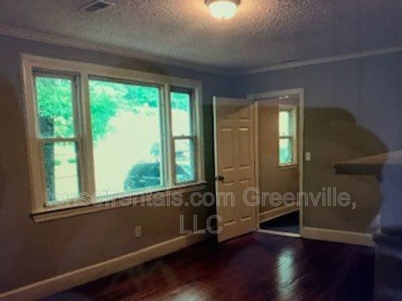 Nicely renovated two bedrooom with office in excellent location! property image