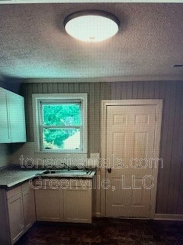 Nicely renovated two bedrooom with office in excellent location! property image