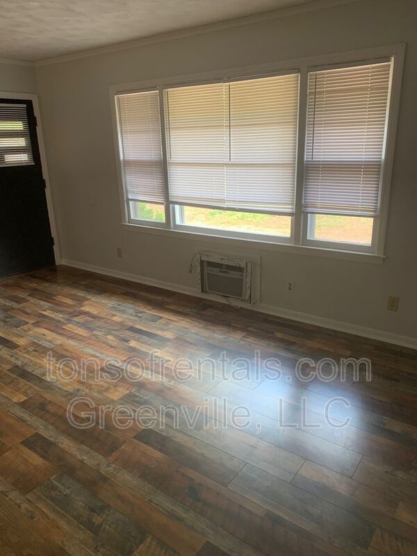 Cute 2 bedroom duplex in Spartanburg! property image