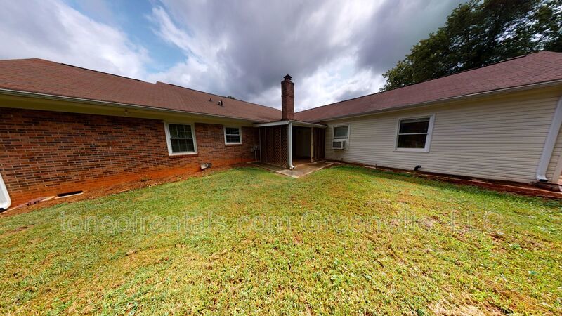 Elegant home with two Master Suites, two family rooms and in an excellent location of Greenville! property image