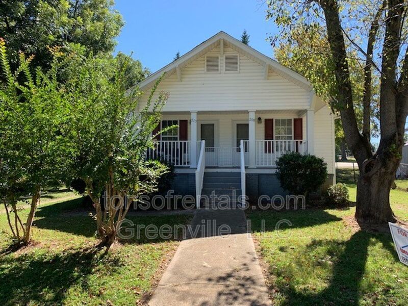 Spacious 2 bedroom just 2 minutes off Wade Hampton BLVD and Interstate property image