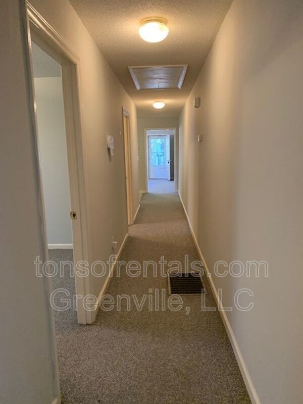 Spacious 2 bedroom just 2 minutes off Wade Hampton BLVD and Interstate property image