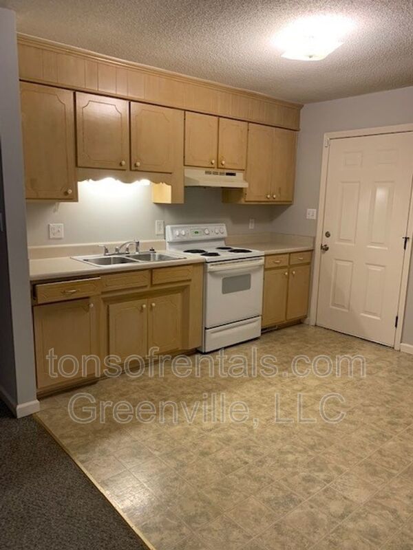 Spacious 2 bedroom just 2 minutes off Wade Hampton BLVD and Interstate property image