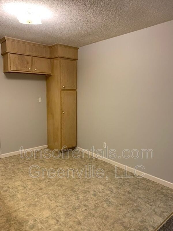 Spacious 2 bedroom just 2 minutes off Wade Hampton BLVD and Interstate property image
