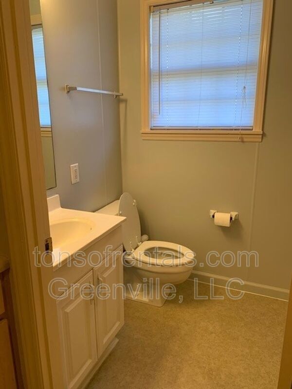 Spacious 2 bedroom just 2 minutes off Wade Hampton BLVD and Interstate property image
