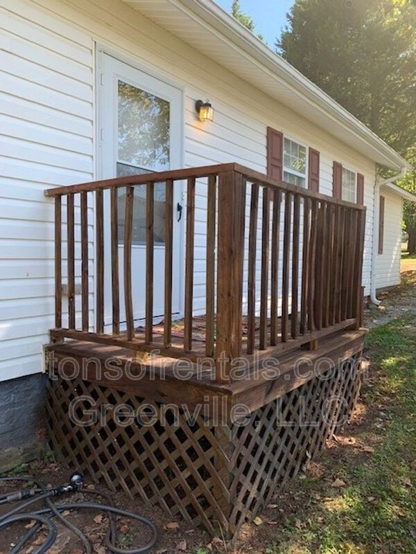 Spacious 2 bedroom just 2 minutes off Wade Hampton BLVD and Interstate property image
