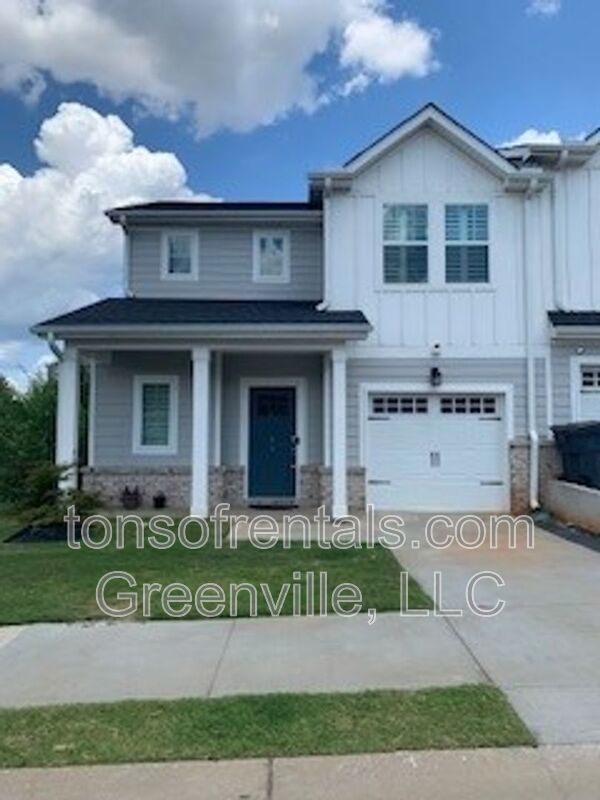 Beautiful end unit townhome in great location of Greenville SC! property image