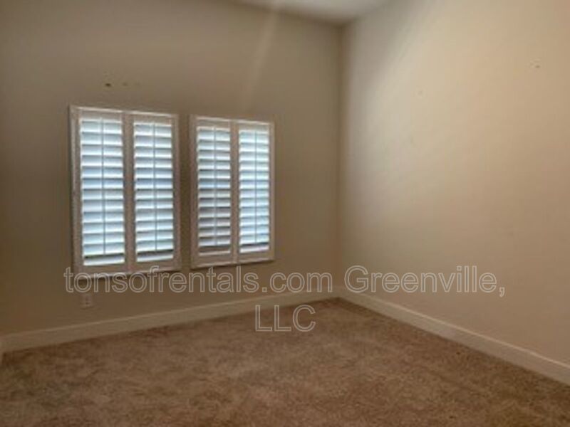 Beautiful end unit townhome in great location of Greenville SC! property image