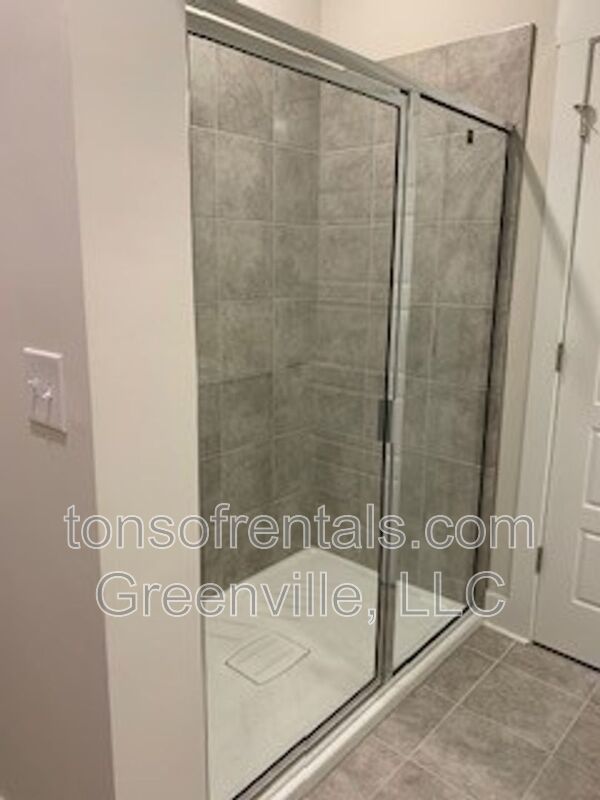 Beautiful end unit townhome in great location of Greenville SC! property image