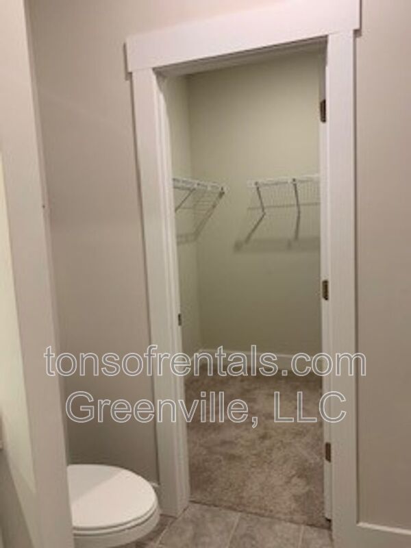 Beautiful end unit townhome in great location of Greenville SC! property image