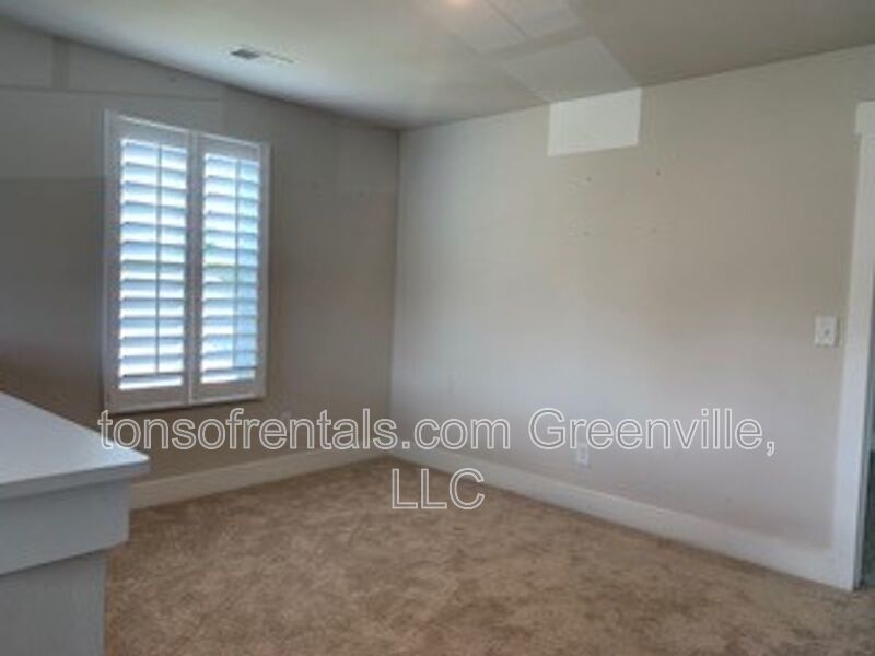 Beautiful end unit townhome in great location of Greenville SC! property image