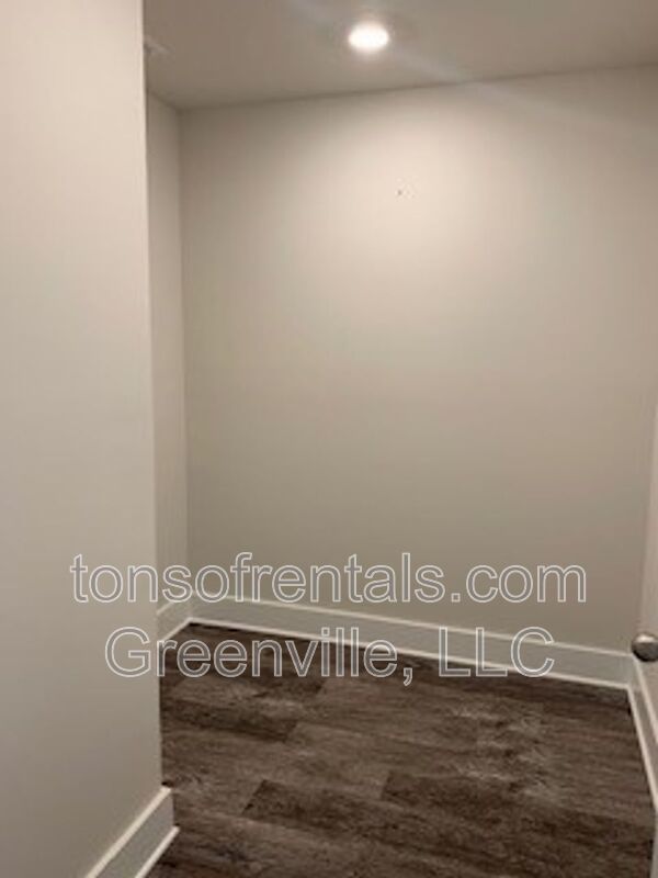 Beautiful end unit townhome in great location of Greenville SC! property image