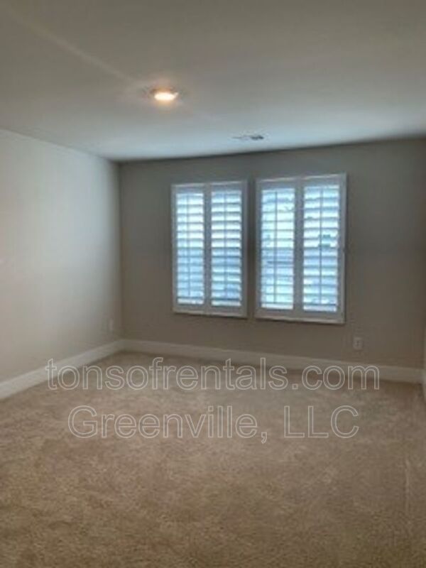 Beautiful end unit townhome in great location of Greenville SC! property image