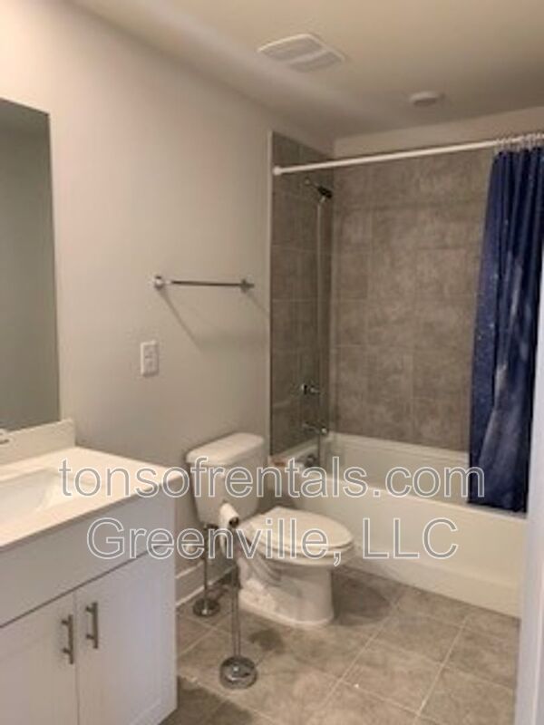 Beautiful end unit townhome in great location of Greenville SC! property image