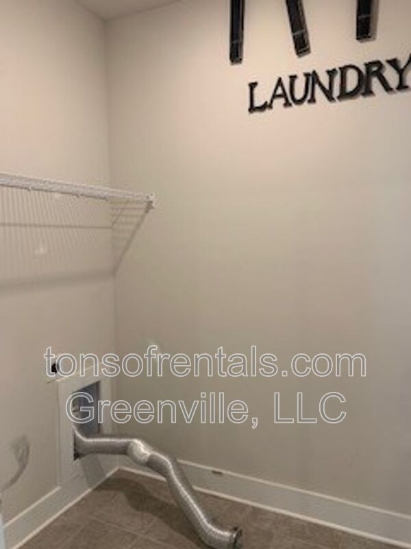 Beautiful end unit townhome in great location of Greenville SC! property image