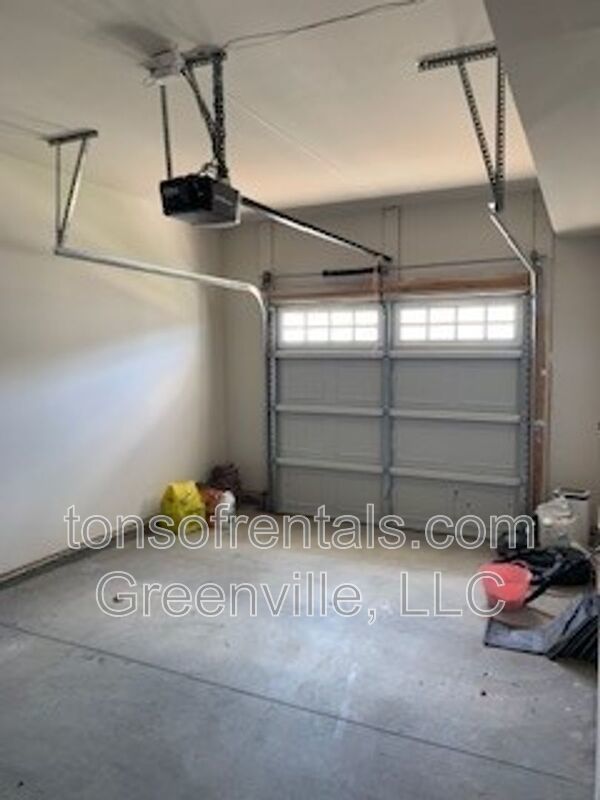 Beautiful end unit townhome in great location of Greenville SC! property image