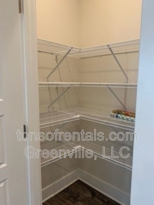 Beautiful end unit townhome in great location of Greenville SC! property image
