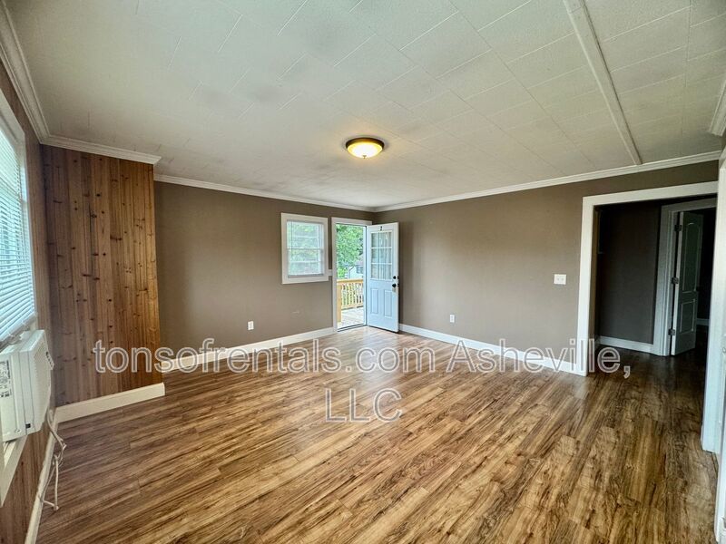 Charming 2-bedroom, 1-bathroom duplex located in the scenic Waynesville, NC. property image