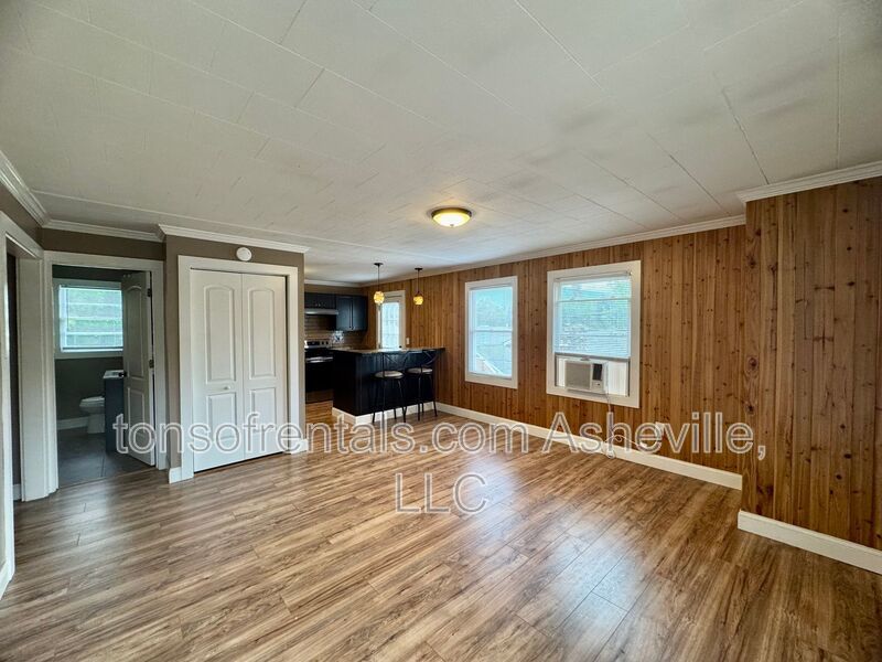 Charming 2-bedroom, 1-bathroom duplex located in the scenic Waynesville, NC. property image