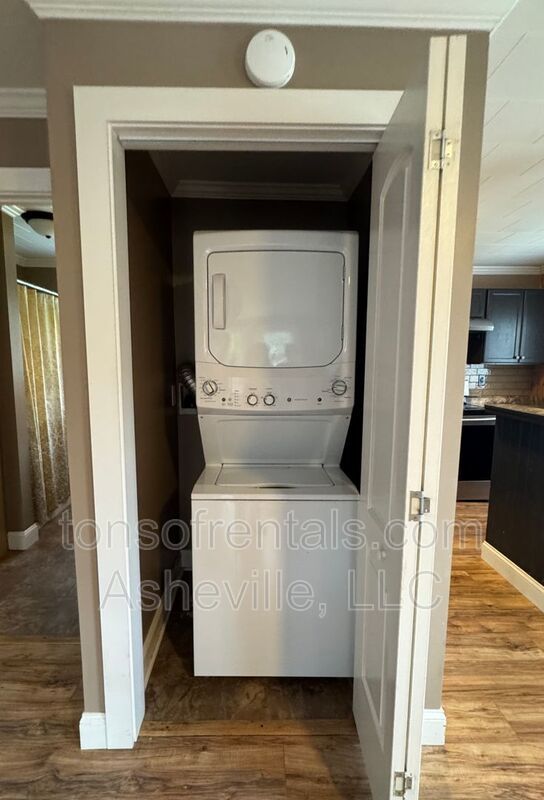 Charming 2-bedroom, 1-bathroom duplex located in the scenic Waynesville, NC. property image