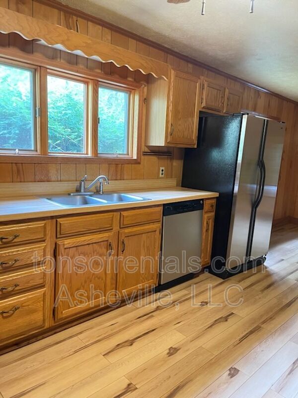 Great location in Swannanoa property image