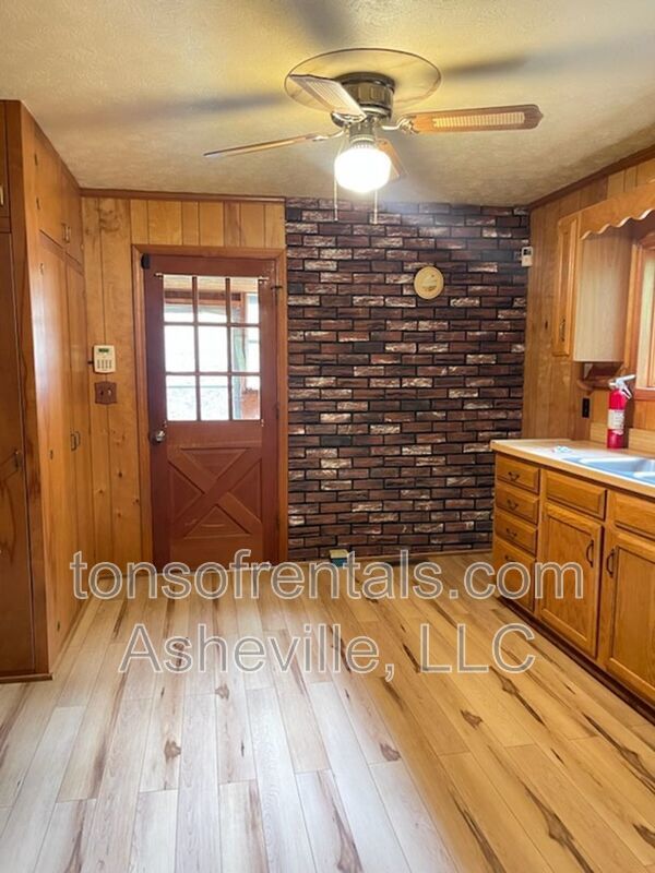 Great location in Swannanoa property image