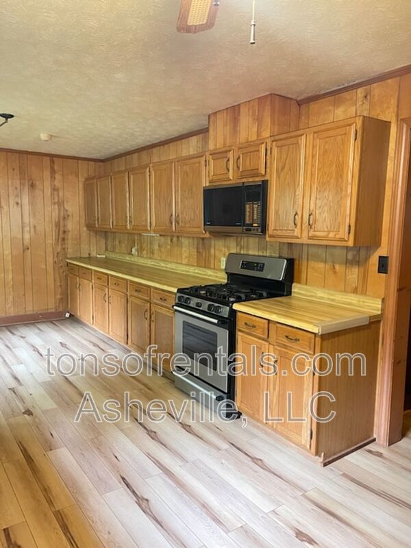 Great location in Swannanoa property image