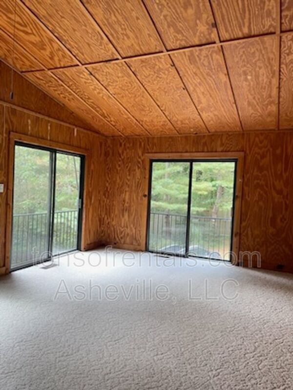 Great location in Swannanoa property image