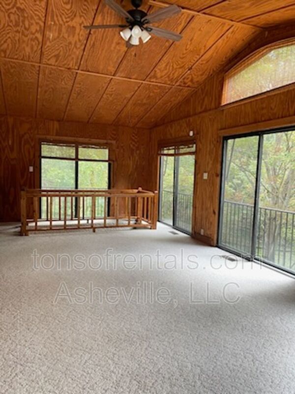 Great location in Swannanoa property image