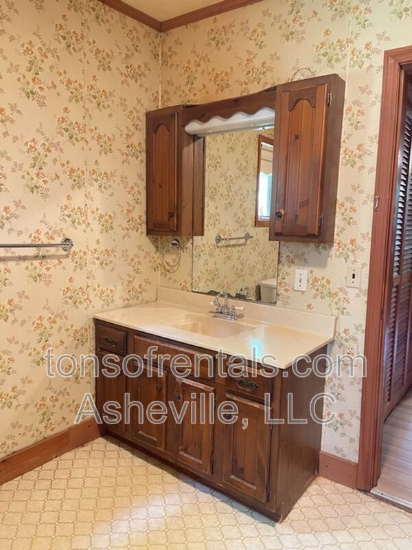 Great location in Swannanoa property image