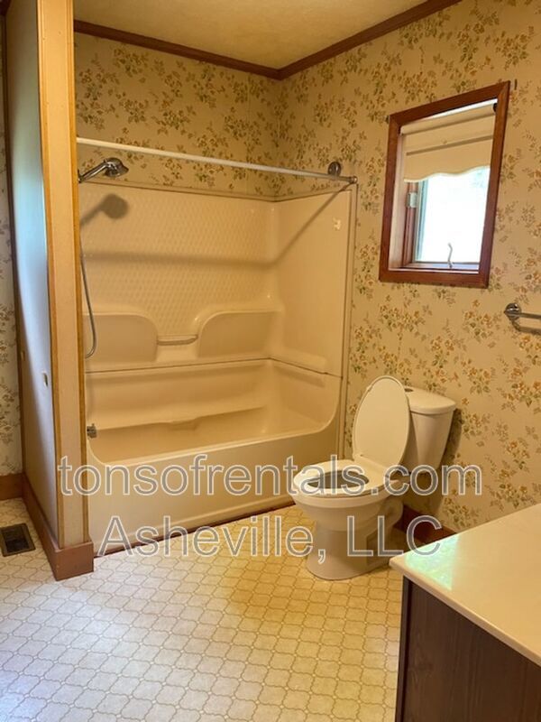 Great location in Swannanoa property image