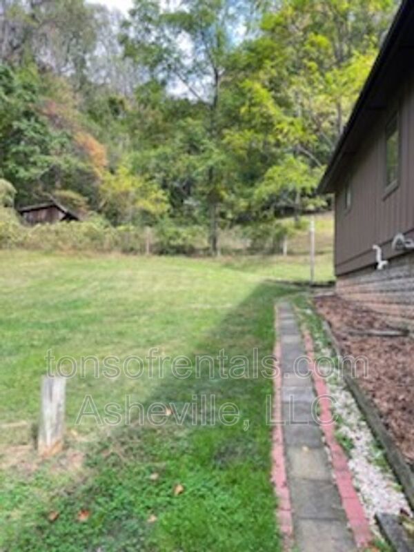 Great location in Swannanoa property image