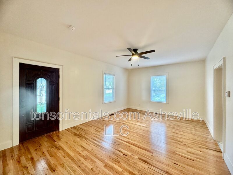 Welcome to 121 Oakdale Street, a charming 2-bedroom, 1-bathroom apartment located in the beautiful city of Brevard, NC. property image