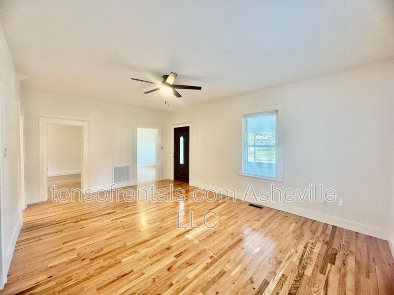 Welcome to 121 Oakdale Street, a charming 2-bedroom, 1-bathroom apartment located in the beautiful city of Brevard, NC. property image